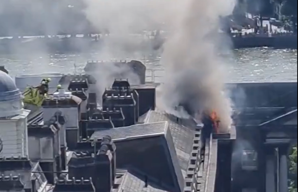Incendiu la complexul cultural Somerset House din Londra / FOTO captura video Twitter