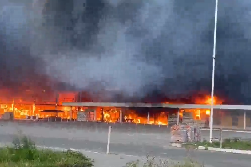 VIDEO Rusia acuză Ucraina că a bombardat un mall aglomerat din orașul ocupat Donețk