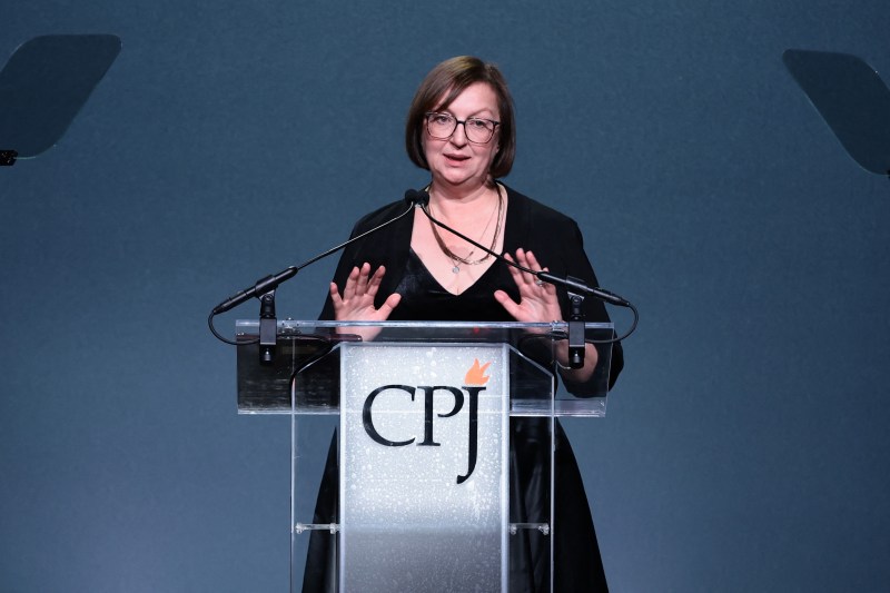 Galina Timcenko acceptă premiul Gwen Ifill la Premiile internaționale pentru libertatea presei CPJ 2022 la Glasshouses pe 17 noiembrie 2022 / FOTO: Dimitrios Kambouris / Getty images / Profimedia