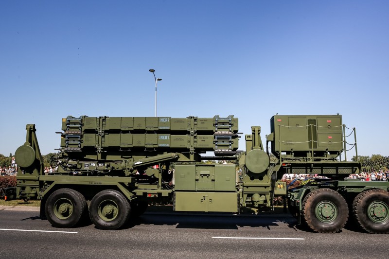 Polonia va produce zeci de lansatoare de rachete Patriot, pentru apărarea țării, într-un acord de peste 1,1 miliarde de euro semnat cu americanii de la Raytheon