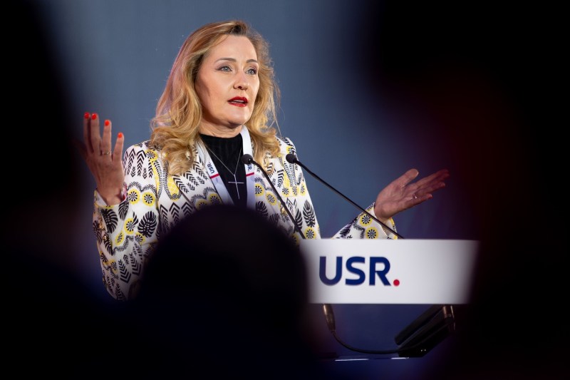 Elena Lasconi, după ce Nicolae Ciucă s-a arătat deschis unei guvernări de dreapta: „Probabil că mi-au trimis o invitaţie prin Poşta Română sau cu porumbelul călător”