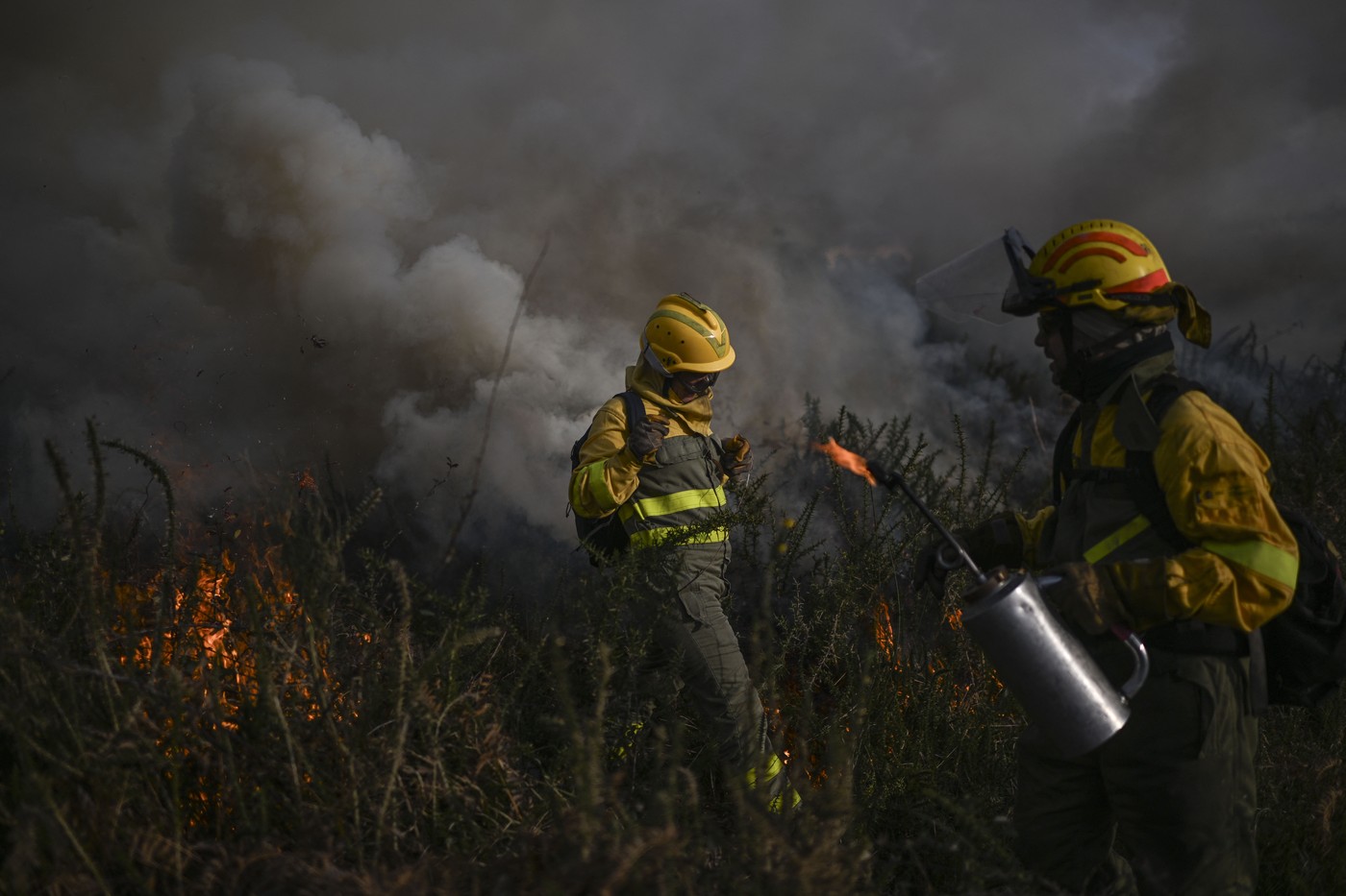 Madeira, una din cele mai populare destinații de vacanță, se confruntă cu un incendiu de proporții. Autoritățiile spun că a fost provocat intenționat