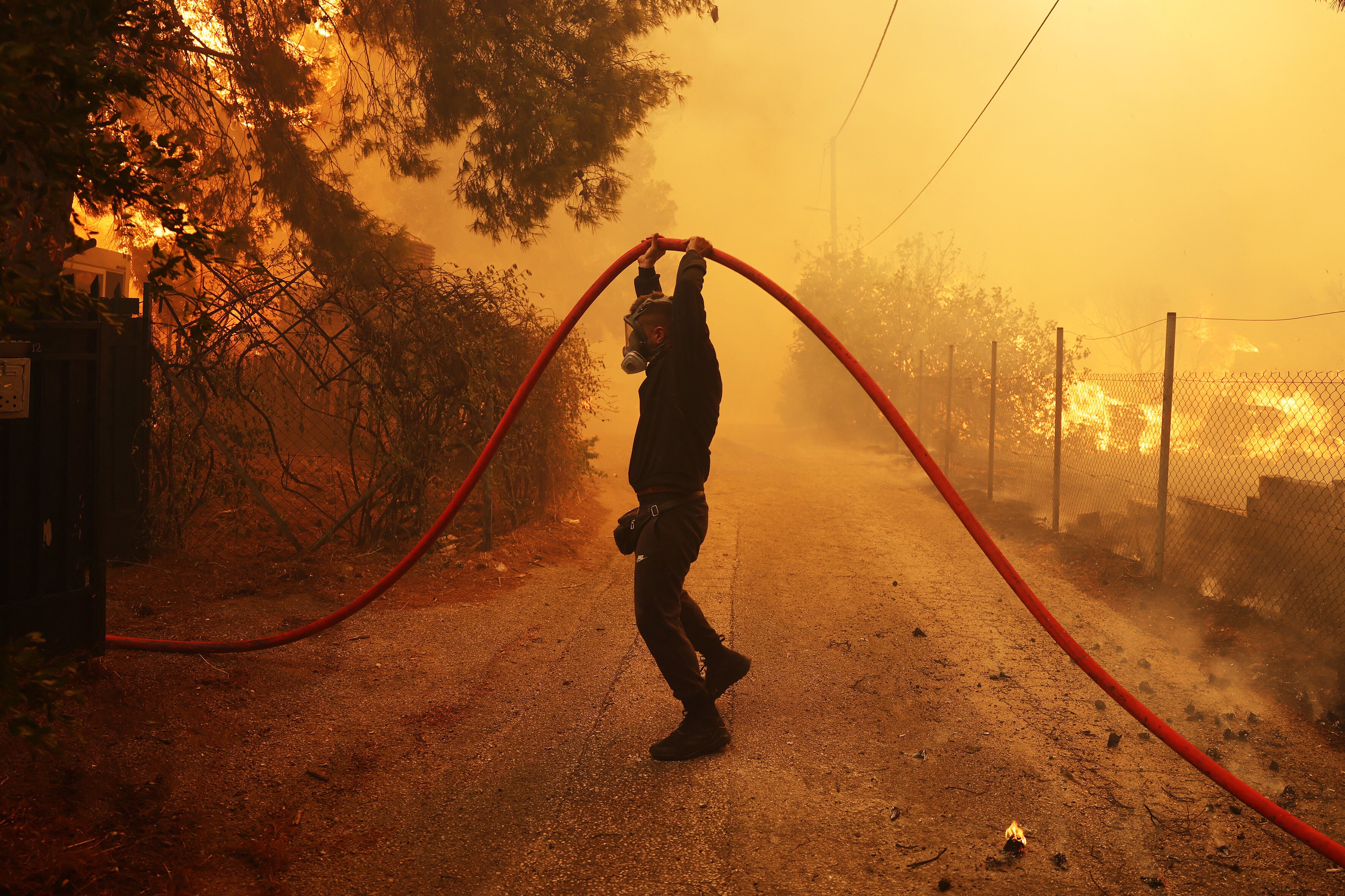 VIDEO Incendiile masive din Grecia, vizibile din spaţiu