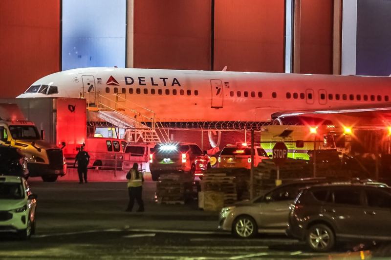 Două persoane au murit pe aeroportul internaţional Hartsfield-Jackson din Atlanta, după explozia unei anvelope / FOTO: TNS/ABACA / Abaca Press / Profimedia