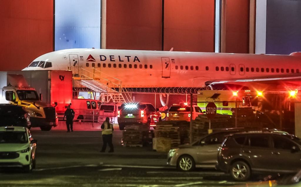 Două persoane au murit pe aeroportul internaţional Hartsfield-Jackson din Atlanta, după explozia unei anvelope / FOTO: TNS/ABACA / Abaca Press / Profimedia
