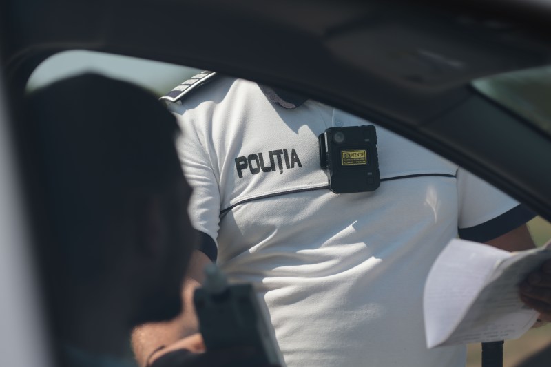 Poliție cu aparatul etilotest / Foto: Inquam Photos / George Călin