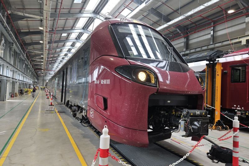 FOTO Cum arată în interior primul tren nou cumpărat de România în ultimii 20 de ani și când ar putea călătorii să circule cu el / Rutele pe care vor circula la început