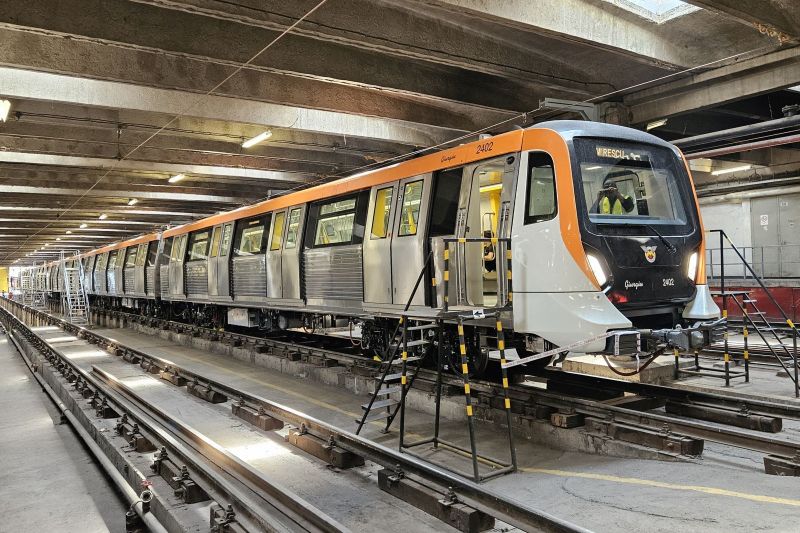 FOTO Al patrulea tren de metrou Alstom a sosit din Brazilia la București. Cum arată la interior trenurile care vor circula pe Magistrala 5