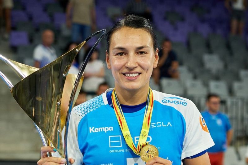 Cristina Neagu a întrerupt știrile Andreei Esca și a anunțat în direct că se retrage din handbal!