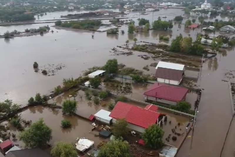 Inundatii Pechea, în urma ploilor torențiale care a provocat moartea a cel putin patru persoane în județul Galați / FOTO: Captură video ISU Galați