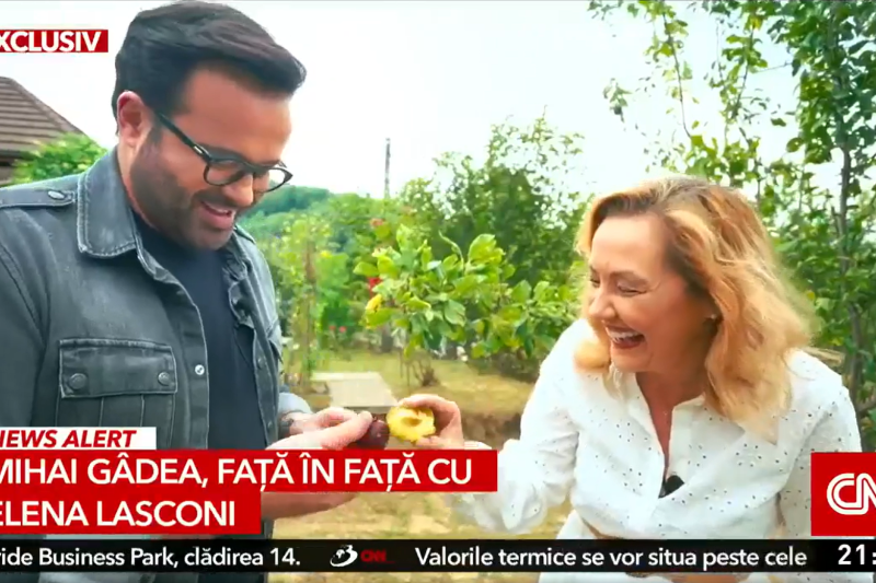 VIDEO Elena Lasconi, interviu cu Mihai Gâdea: A ciocnit o prună cu vedeta Antenei 3 și i-a prezentat cățelușa Hermesina. „România e super pregătită pentru un președinte femeie”