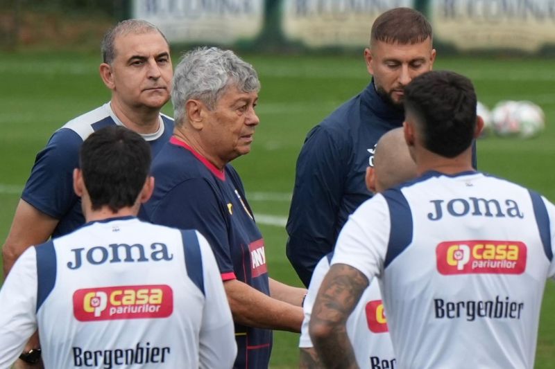 Mircea Lucescu la antrenamentul echipei naționale. Foto: GOLAZO.ro