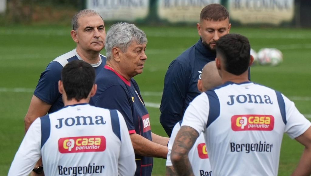 Mircea Lucescu la antrenamentul echipei naționale. Foto: GOLAZO.ro