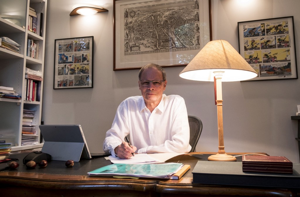 Jean Tirole, laureat Nobel în economie, la locuinta sa din Toulouse. Credit: ERIC CABANIS / AFP / Profimedia