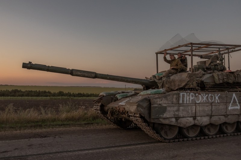 LIVE Război în Ucraina, ziua 935: Atac cu bombă ghidată, în Harkov, soldat cu un mort și zeci de răniți / Trupele  ucrainene avansează în Kursk, armata lui Putin continuă contraofensiva / Generalul Sîrskîi anunță un nou proiect pentru instruirea militarilor