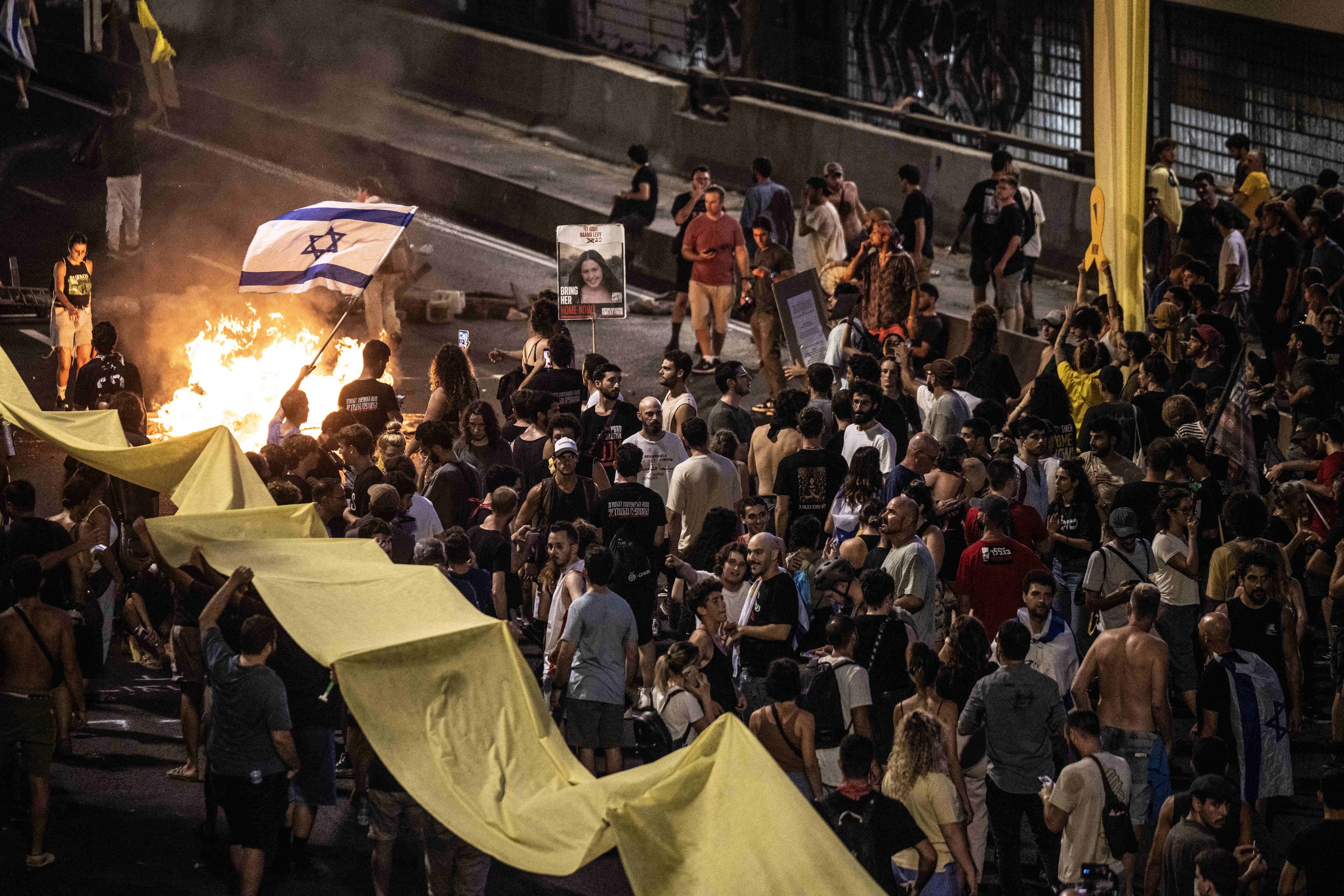 VIDEO Proteste masive în Israel, după uciderea a șase ostatici în Gaza. Sute de mii de oameni cer un acord de încetare a focului