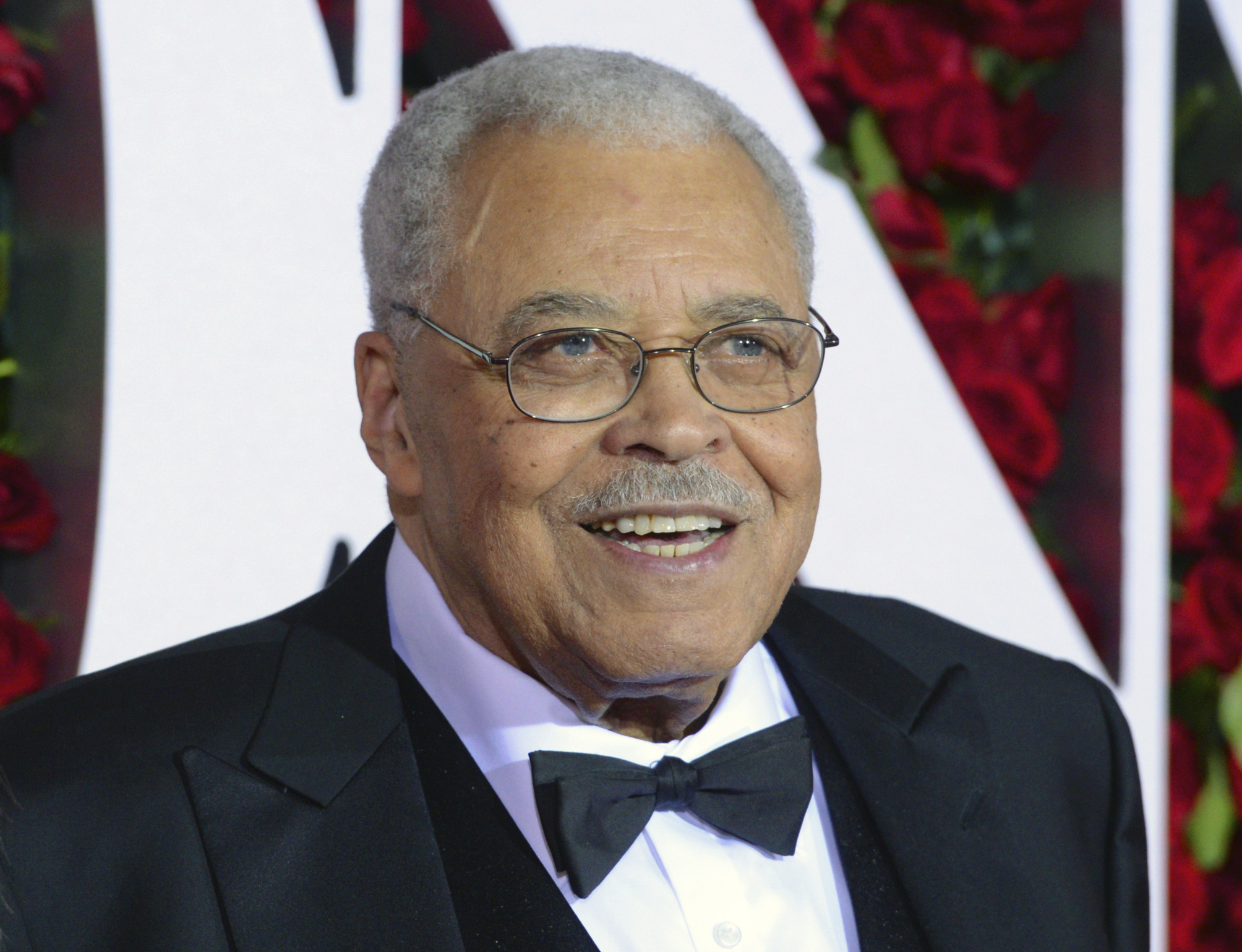 VIDEO Actorul James Earl Jones, cunoscut ca vocea lui Darth Vader, a murit la 93 de ani