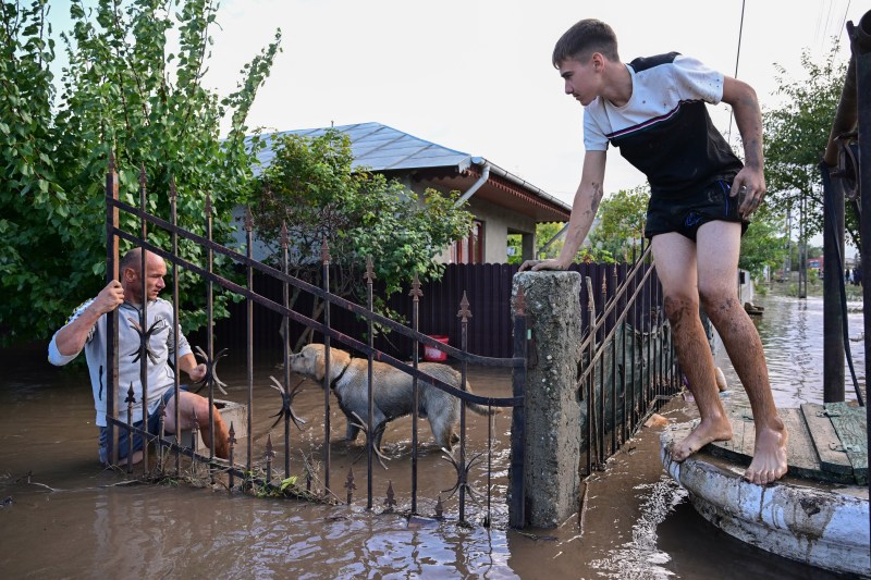 Inundatii in Slobozia Conachi, judetul Galati, pe 14 septembrie / FOTO: Daniel MIHAILESCU / AFP / Profimedia