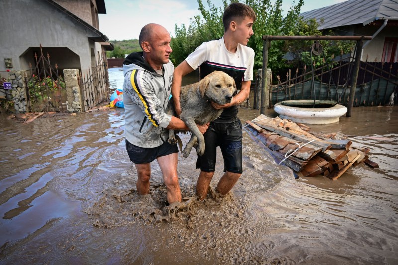 Inundatii in Slobozia Conachi, judetul Galati, pe 14 septembrie / FOTO: Daniel MIHAILESCU / AFP / Profimedia