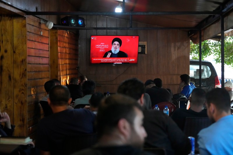 Liderul Hezbollah, Hassan Sayyed Nasrallah, reactioneaza dupa exploziile statiilor radio si ale pagerelor care au ucis zeci de membri ai grupării, dar și civili / FOTO: Hassan Ammar / AP / Profimedia