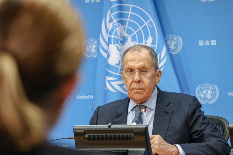 „Este periculos să lupți împotriva unei puteri nucleare”. Lavrov amenință din nou Europa, evocând o „aventură sinucigașă”