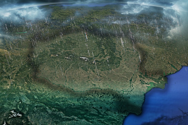 Toată România, sub coduri meteo. Şefa ANM anunţă perioade cu ploi torenţiale, cu cantităţi de peste 100 de litri pe metru pătrat în unele zone / Ministrul Mediului: Duminică va fi cea mai grea zi