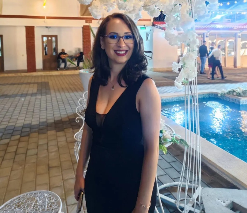 Dana, la trei luni de la începerea tratamentului biologic. FOTO: Arhiva personală