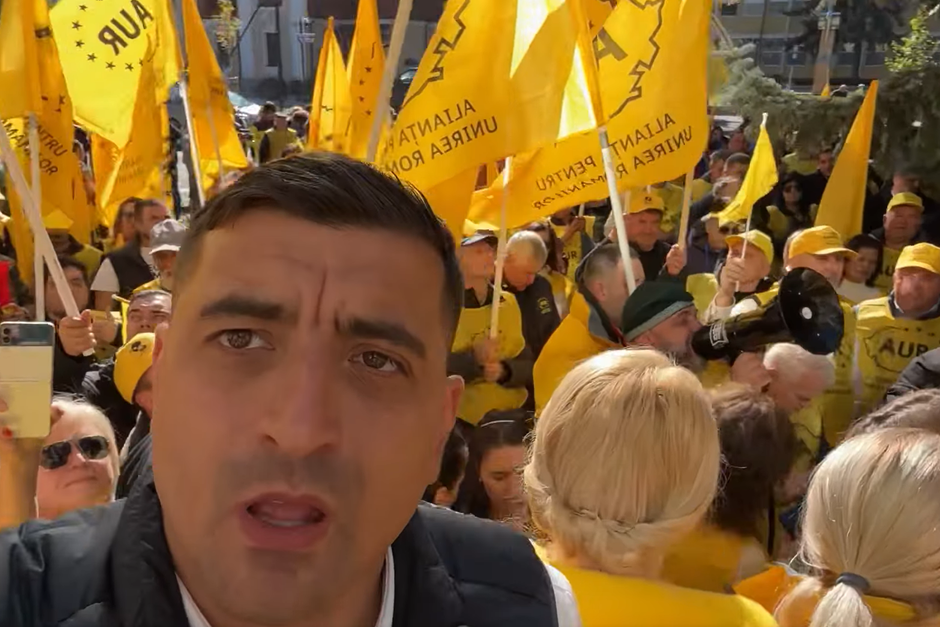 Protest AUR la Bistrița după respingerea listelor de candidați