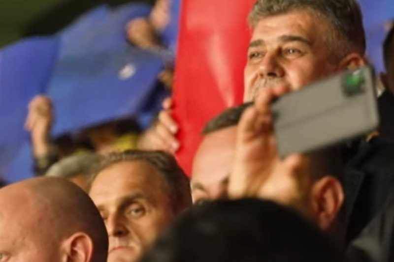 VIDEO Marcel Ciolacu, huiduit pe stadion, la centenarul echipei Petrolul Ploiești. Clipul postat de un fost coleg de partid. „Îmi place și atmosfera, îmi place și că mă fluieră lumea, e ceva natural”