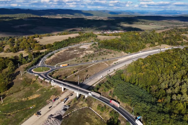 VIDEO Cum arată acum autostrada unde UMB lucrează la „tunelurile pentru urși”: E singura porțiune lipsă din A1 de la Sibiu la granița cu Ungaria