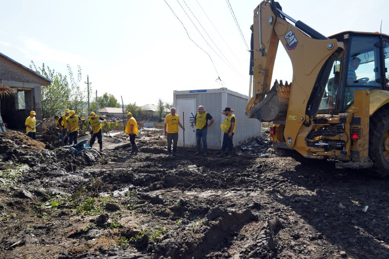 Lucrările la strada din Pechea. Foto: Facebook / Partidul AUR