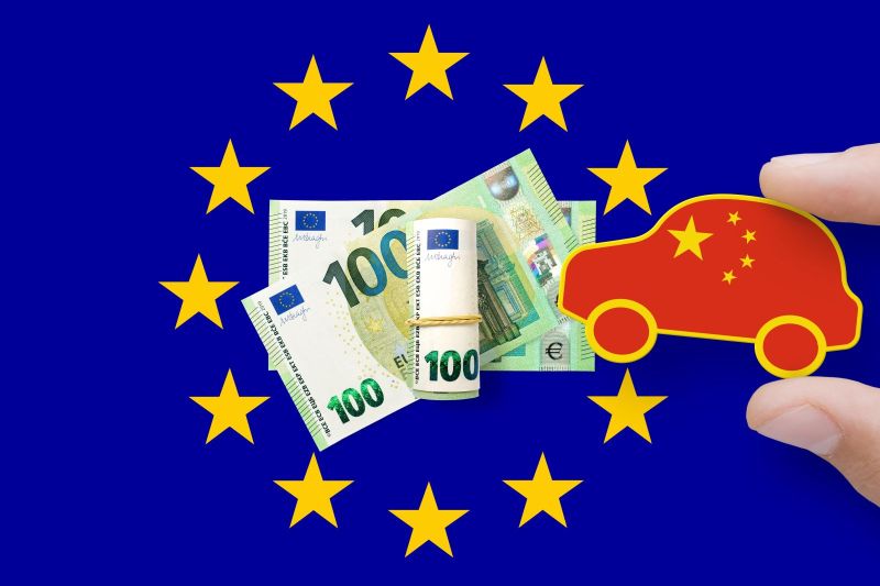 Comisia Europeană votează vineri pentru taxarea mașinilor electrice aduse din China. Cine este pentru și ce țări se opun