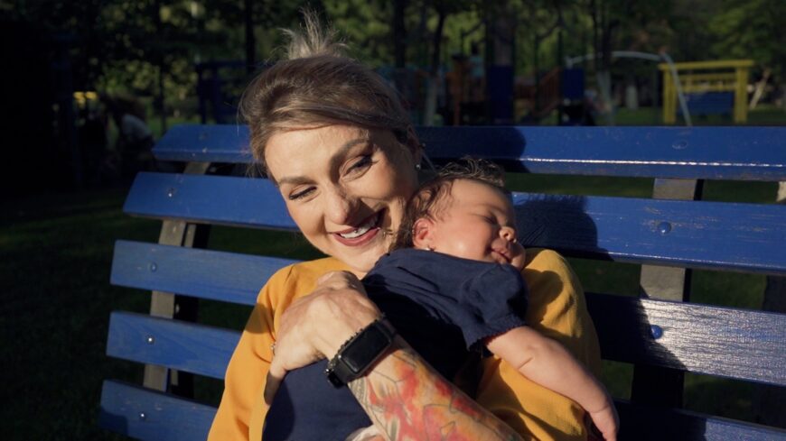 Adina Apostol și Măriuca, prima ei fetiță.