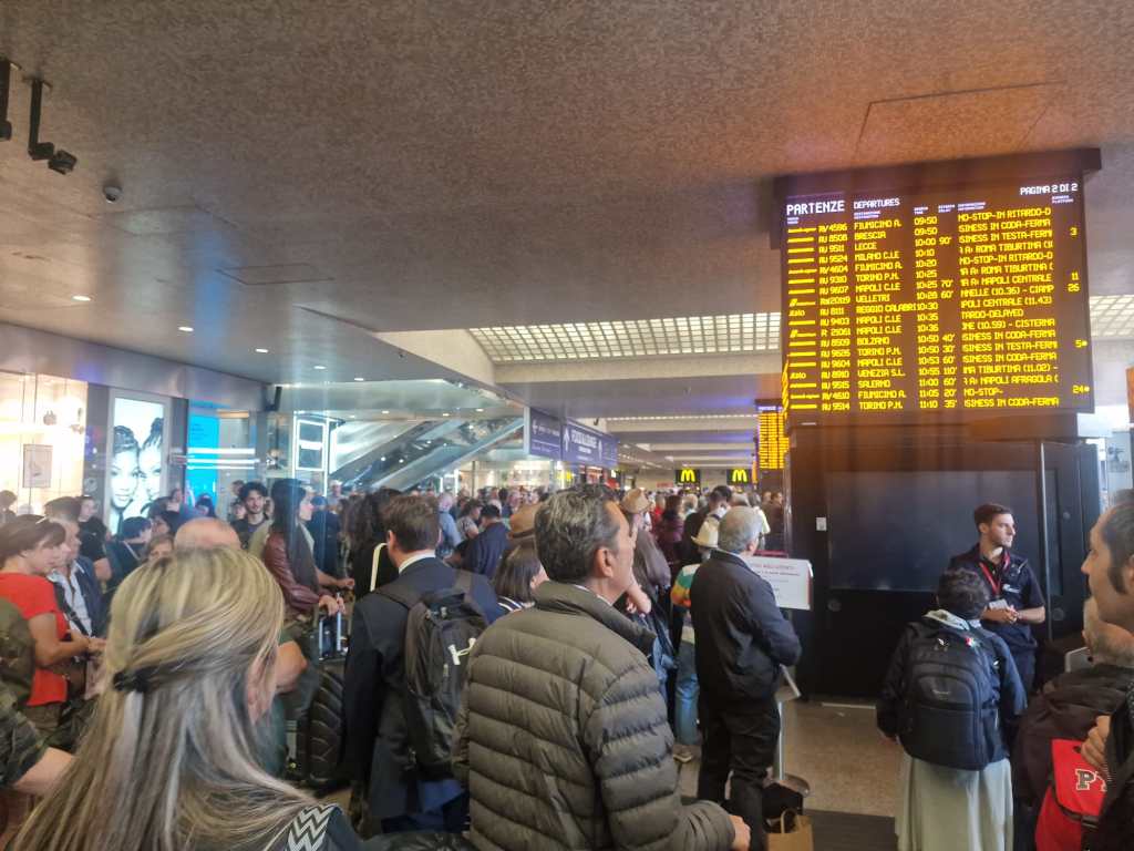 Aglomerație în gara din Roma. Foto: HotNews