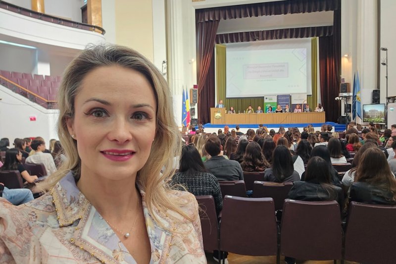 Cine este Amalia Bellantoni, care a depus contestația la CCR împotriva fostei sale colege Diana Șoșoacă