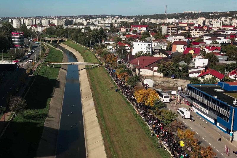 Coadă la moaștele Sfintei Parascheva la Iași / FOTO: Doxologia - Facebook