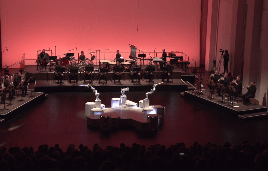 concert simfonic dirijat de un robot cu trei brate, MAiRA Pro S / FOTO: Captură video YouTube