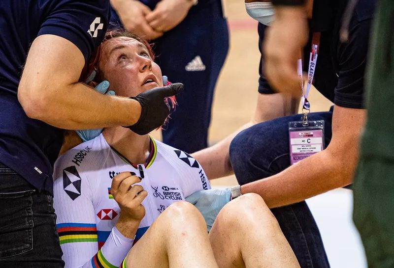Katie Archibald, după o accidentare pe velodrom / FOTO: Imago via GOLAZO.ro