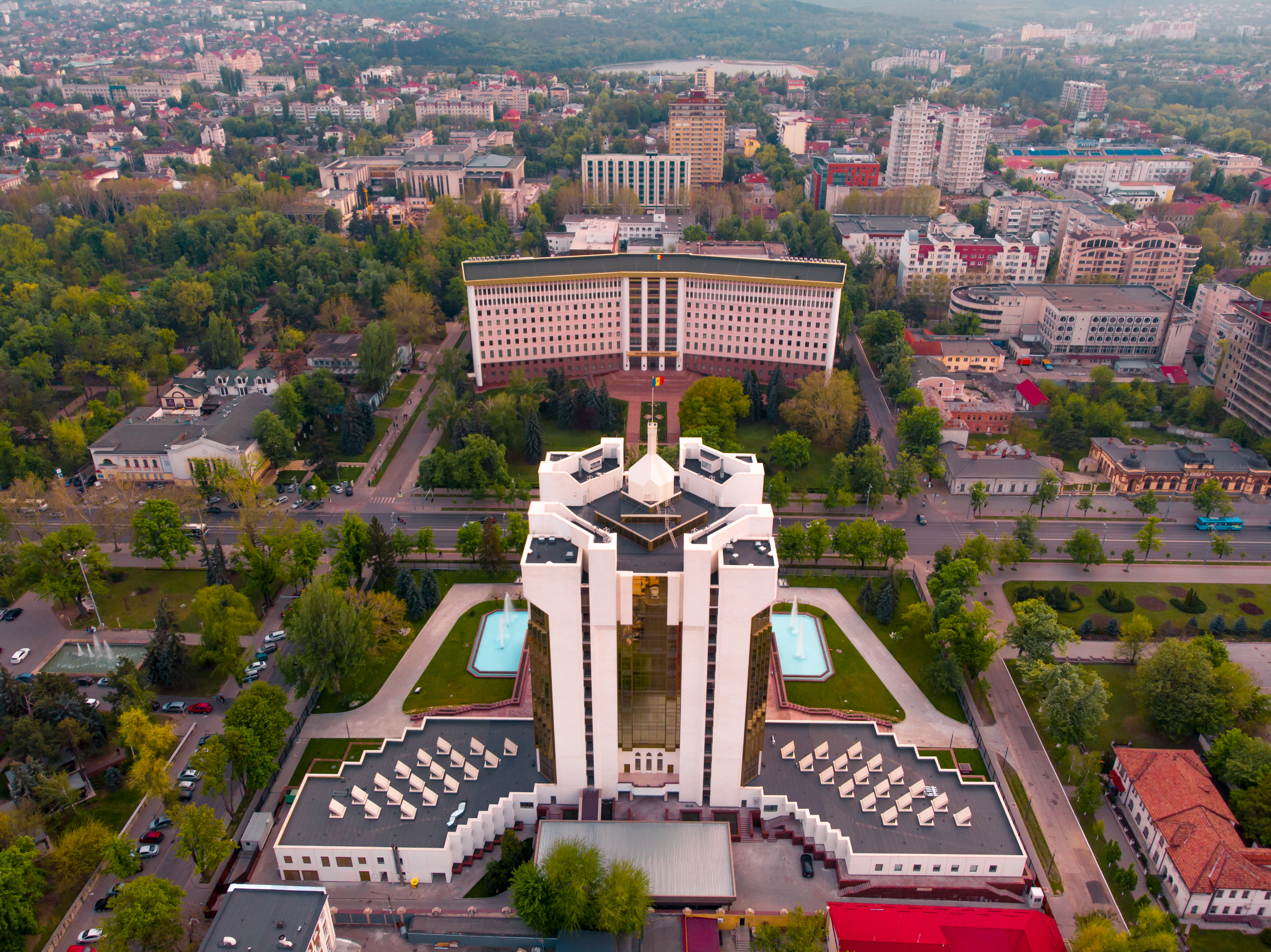 Dezbateri electrizante în Moldova: Maia Sandu și Alexandr Stoianoglo se confruntă fără moderator