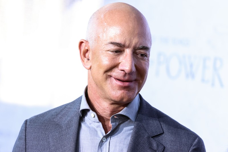 „Jeff Bezos a decis” să n-o mai sprijine pe Kamala Harris. Tensiunii și acuzații de ingerințe editoriale în redacția Washington Post, cu 11 zile înainte de alegeri