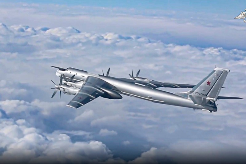 VIDEO Bombardiere strategice rusești Tu-95, însoțite de avioane de luptă Su-30SM, misiune de zece ore în Marea Japoniei