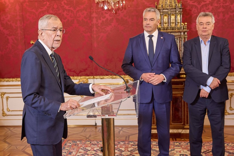 „Ce imagine a Austriei dorim să prezentăm lumii?”. Apelul președintelui Alexander Van der Bellen, după ce Nehammer i-a cerut să desemneze extrema-dreaptă pentru formarea guvernului