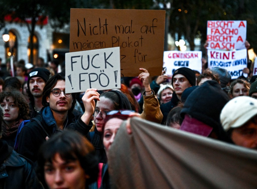 Protest împotriva partidului de extremă dreapta FPO, care a câștigat alegerile din Austria / FOTO: JOE KLAMAR / AFP / Profimedia