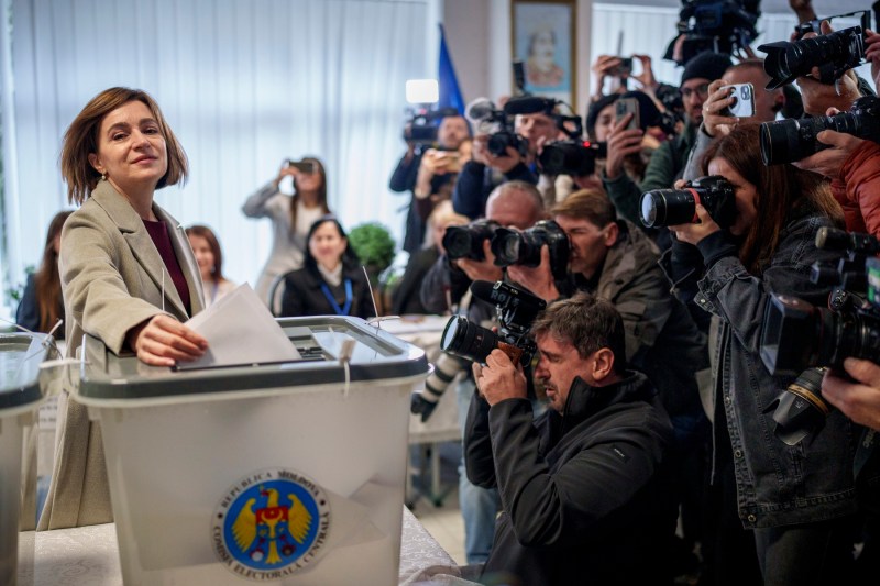 LIVE – Numărătoarea voturilor din Republica Moldova a fost finalizată. Victorie la limită pentru cei care au spus DA aderării la UE. Maia Sandu a câștigat primul tur al prezidențialelor, finala e peste două săptămâni