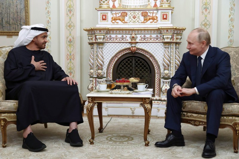 Putin îl primește în Rusia pe președintele din Emirate. Pentru ce i-a mulțumit