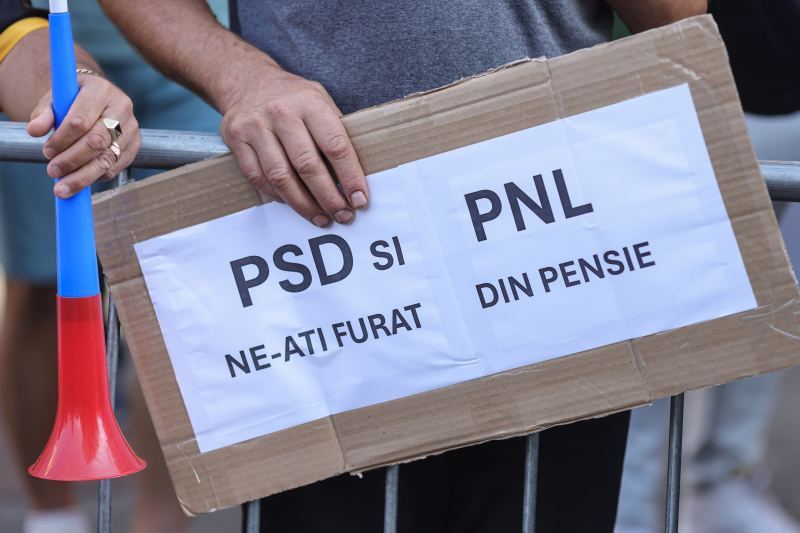 Revoltă și protest la Guvern. Câteva mii de persoane nemulţumite de recalcularea pensiilor vor să discute cu Marcel Ciolacu