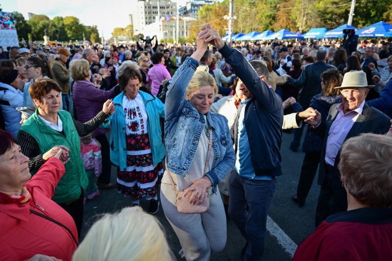 Un mesaj pentru politicienii care vor să ajute Republica Moldova: dacă ar vota doar românii,  referendumul de integrare în UE ar pica sigur