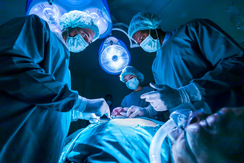Fotografie ilustrativă - Operație de transplant de inimă. Sursa foto: Shutterstock.com
