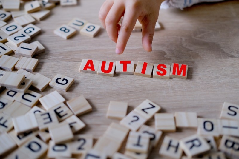 Cum și-a dat seama singur un tânăr din București că are autism funcțional. „Simțeam că ceilalți sunt o specie și eu sunt alta“