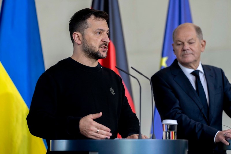 Mihailo Podoliak explică ce prevede „Planul Victoriei” al președintelui Zelenski. Sunt 4 elemente – cheie, niciunul nu se referă la cedarea de teritorii către Rusia